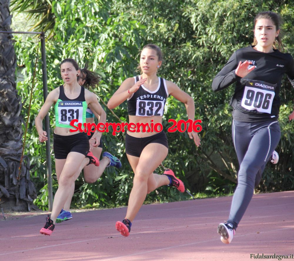 Gara Di Atletica Con Una Fossa